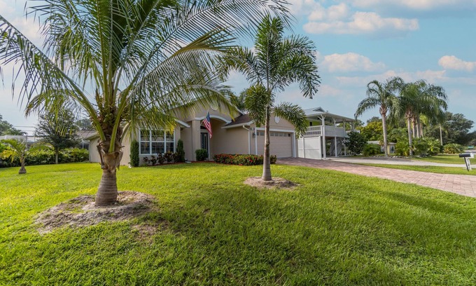 South Venice House | Located 6 miles from 4 major beaches & walking distance to Shamrock Nature Park