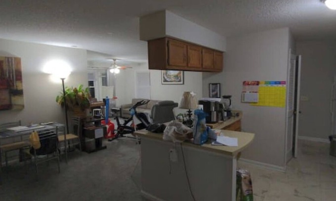 Charlotte Condo | Located across shopping center, close to downtownnwith bathroom n