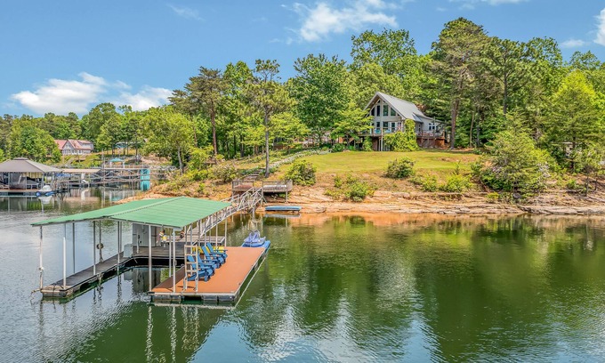 Arley House | Located in Arley! Great location with yearround water, boat slip