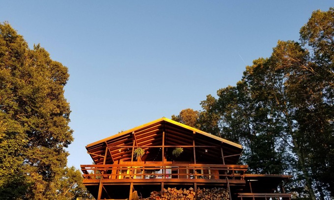 Brevard Ski Chalet | Located in one of the nations most desireable vacation spots.