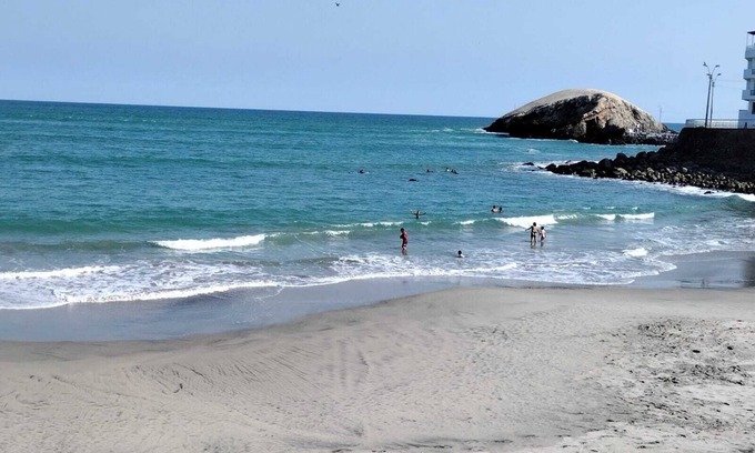 Punta Hermosa Apartment | Located in the beach/surf town of Punta Hermosa. 5 minuet walk to the beach!