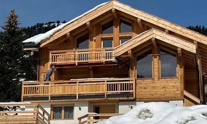 Montgenevre Ski Chalet | Located in the heart of Montgenèvre, family chalet with a sun-drenched terrace.