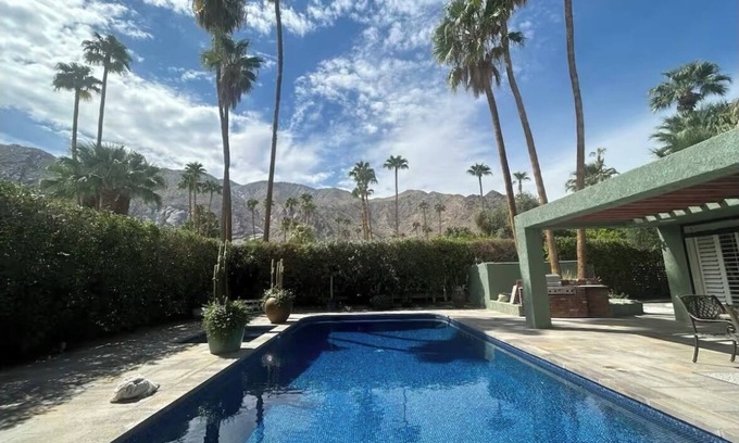 Vista Las Palmas House | Located in the iconic Old Las Palmas neighborhood of Palm Springs.
