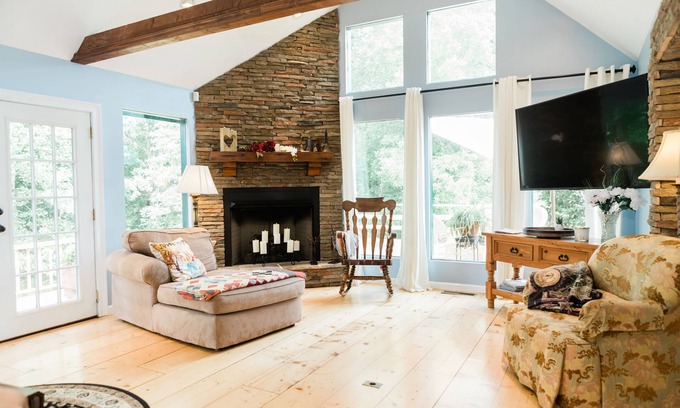 Dahlonega House | Located next to Montaluce Winery.