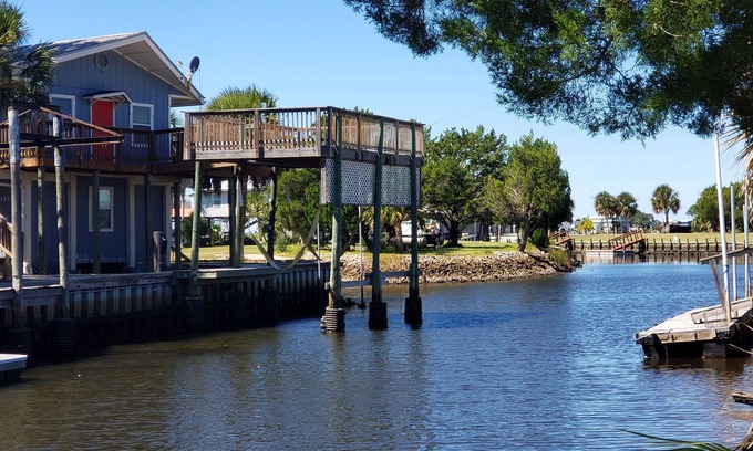 Salem House | Located on canal, quiet paradise, for 9-10 guests