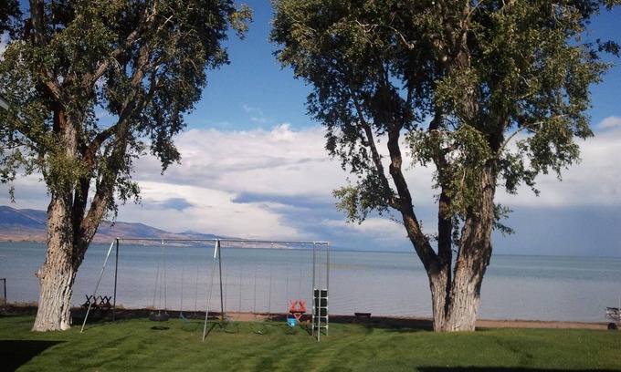 Laketown House | Located on the South Beach of beautiful Bear Lake, Utah