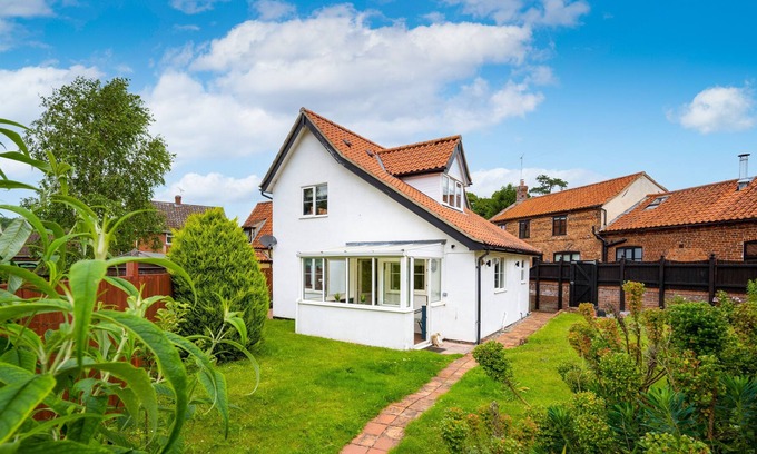 Saxthorpe Cottage | Located quietly and tucked away in the village of Saxthorpe, Inglenook, a semi-detached cottage dati