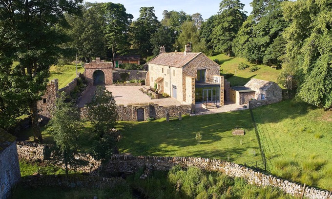 Alston House | Located within the close proximity of Alston in Cumbria, The Old Buttress was renovated in 2021 and