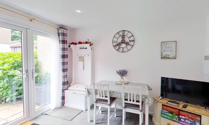 Saint Erth Praze Apartment | Located within the leafy grounds of Tolroy Manor, one mile south of Hayle.