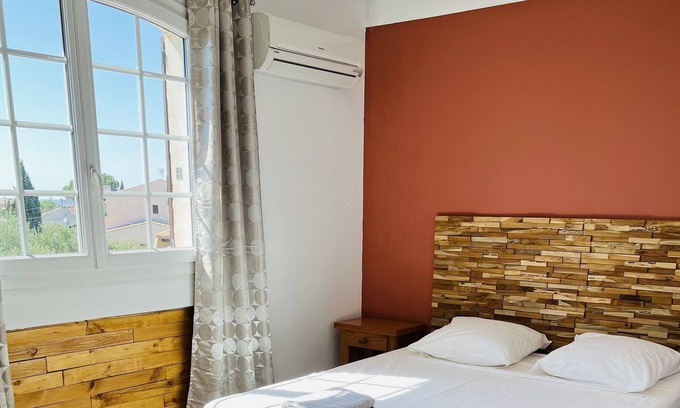 Saint-Mitre-les-Remparts Apartment | Location Haut de Villa 75m2