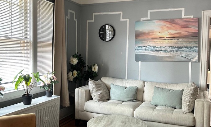 The Heights House | Location! Extra large 7 bed/1 bath unit with parking in Jersey City Heights.