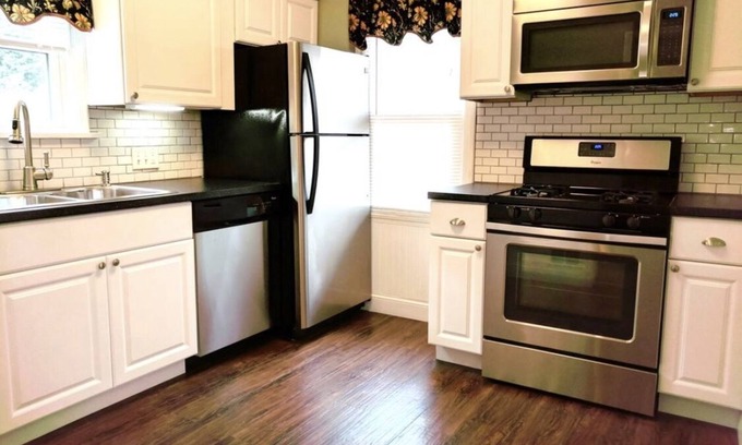 Roselawn Finance Apartment | ★Location is Everything @ The Kenwood★