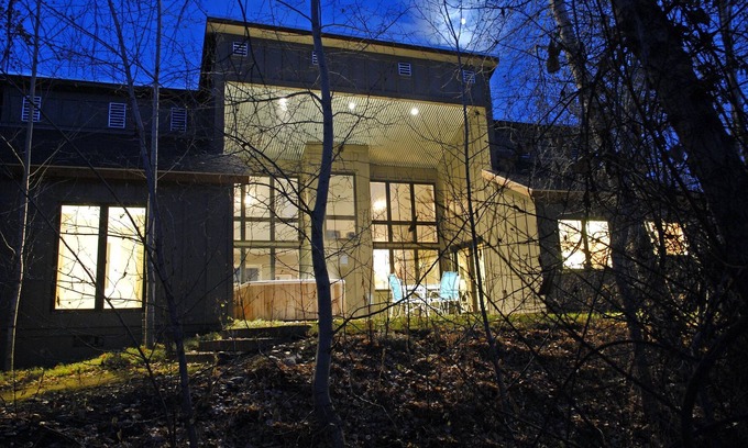 Hailey House | Location is Everything! Spacious, Cozy ~ Hot Tub w/ Private Stream