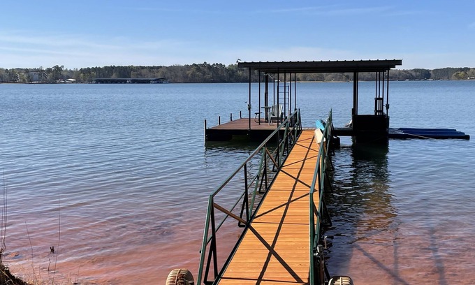 Hartwell House | LOCATION! Lakefront House with Dock near Hartwell Marina/Downtown Kayaks/Firepit