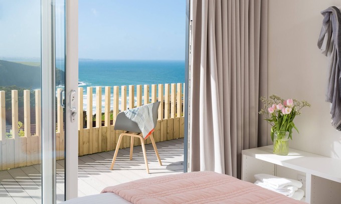 Trenance House | LOCATION LOCATION! BEACH FRONT HOLIDAY HOME WITH PANORAMIC SEA VIEWS AND PARKING