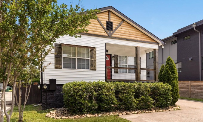 Buena Vista House | Location, location, location! Close to the action & plenty of space!