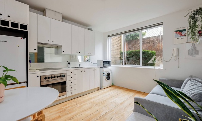 Fitzroy Apartment | Location! Location! Sunny, central Fitzroy Studio
