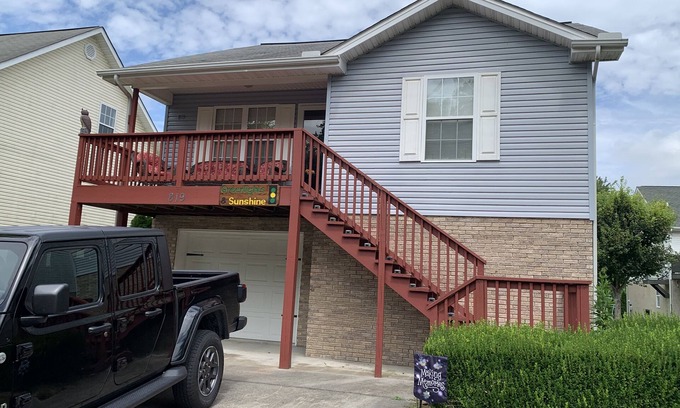 Pigeon Forge Ski Chalet | Location, Location, Location! Great for Family & Friend Gatherings