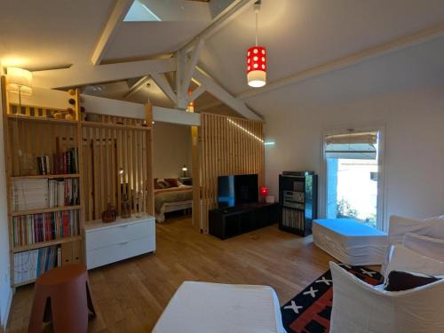 Rivieres House | Location saisonnière avec terrasse privée, WIFI, animaux admis, recharge électrique à Rivières - FR-1-653-275