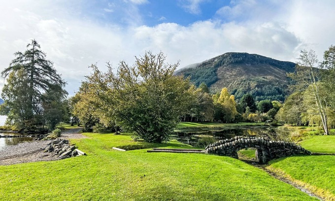 Invermoriston House | Loch Ness Romantic Hideaway by Interhome