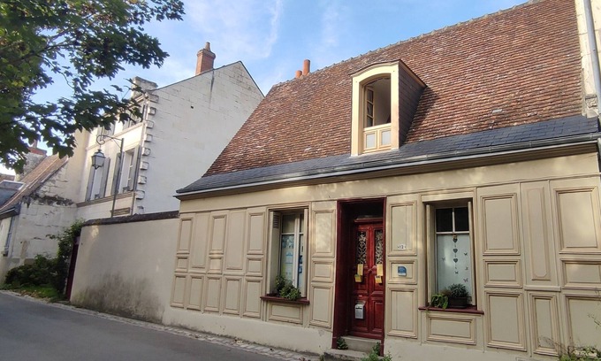 Loches Apartment | Loches : Mansarde Romantique Sous un Toit du 16ème Siècle