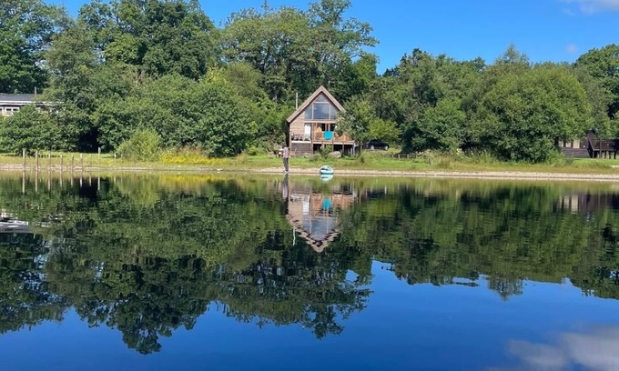 Taynuilt Cabin | Lochside Lodge with Hot Tub on the shore of Loch Awe