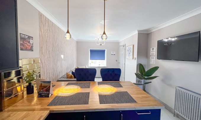 Boston House | Lock View