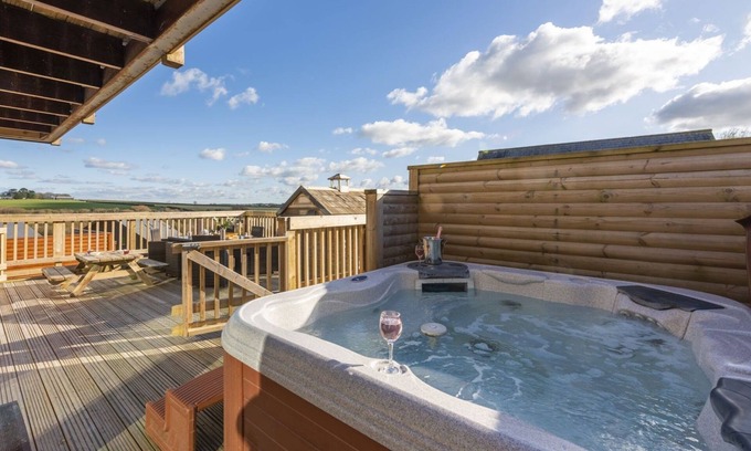 Winnard's Perch House | Lodge 40, Retallack Resort & Spa - a lodge that sleeps 8 guests in 4 bedrooms