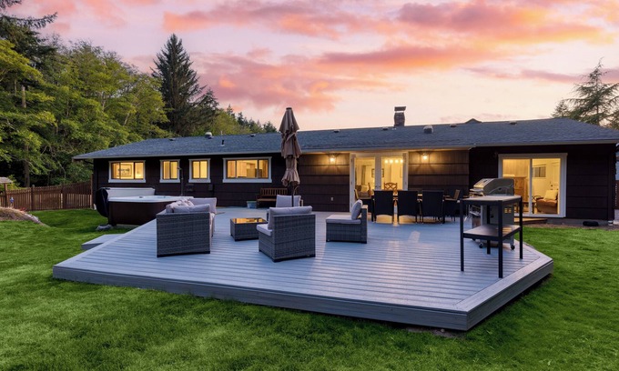 Oak Harbor House | Lodge at Deception Pass | Trails, Hot Tub, Walk to Cornet Bay