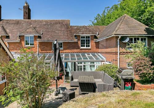 Oxford House | Lodge Farm - Stunning 3 Bed with Large Garden!