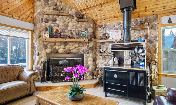 Holcombe House | Lodge Getaway Large Family Home Lake Holcombe Retreat & Event Center House