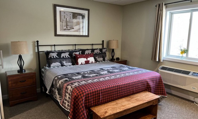 Lincoln Apartment | Lodge Hotel H4 · Cute Hotel Condo at Loon Mountain w/pool, hot tub