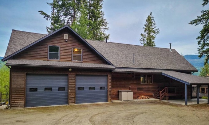 Beasley Cabin | Lodge in "The Woods Nelson" with Lake Views