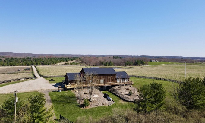 New Plymouth Cabin | Lodge on 100 Secluded Acres in Hocking Hills