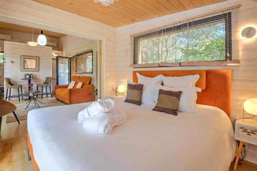 Saint-Felix-de-Reillac-et-Mortemart Apartment | Lodge Secret avec Jacuzzi
