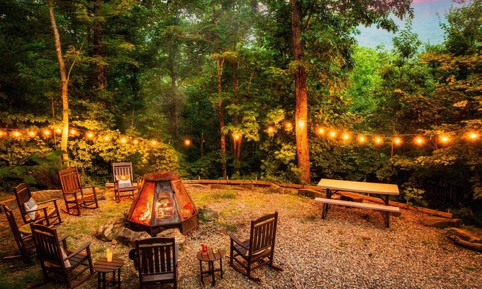 Pittman Center Cabin | Lodge | Views | SeptDeals | GmRm| HotTub | FirePit