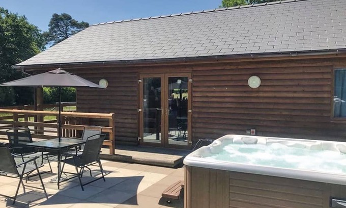 Llanddewi Ystradenny Ski Chalet | Lodge with fantastic contemporary styling.