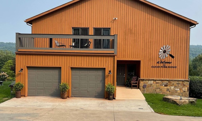 Butler House | Lodge with stunning views, sauna, hot tub, fly fishing, small venue