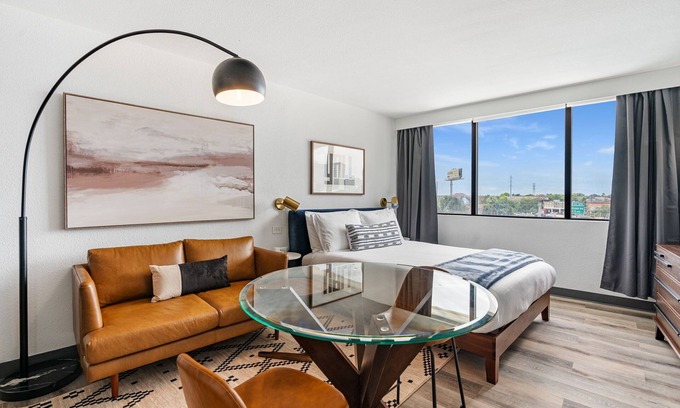 Greenway Plaza-Upper Kirby Apartment | Lodgeur | Chic studio retreat | Upper Kirby