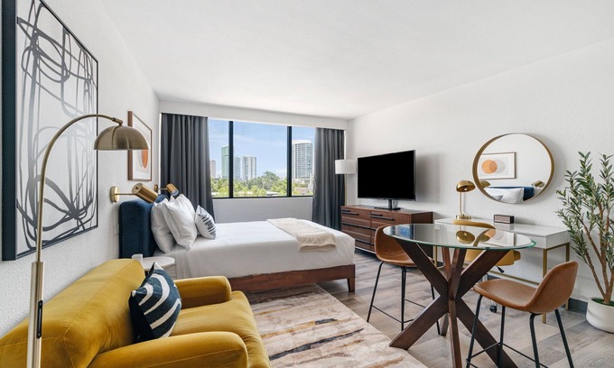 Greenway Plaza-Upper Kirby Apartment | Lodgeur | Sleek studio near Galleria | Upper Kirby