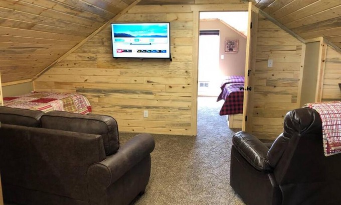 Island Park House | Loft, 25 min to Yellowstone
