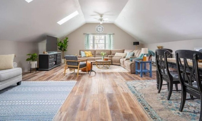 Whitehall Apartment | Loft Apartment in Downtown Whitehall