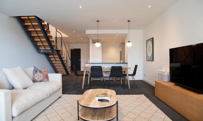 Ahuriri Apartment | Loft at Shed 5 - Ahuriri Holiday Apartment