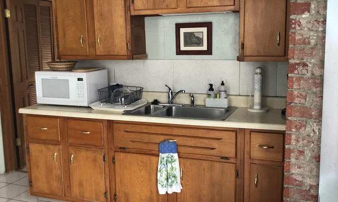 Erie House | Loft Cottage Near the Bay with Private Deck and Yard