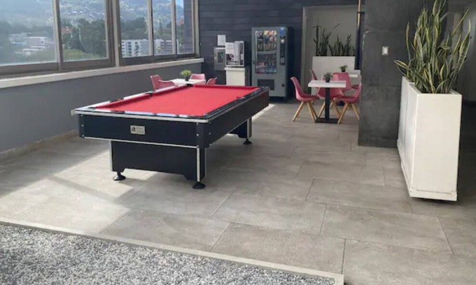 Zona 15 Apartment | Loft en Cayala Billar+silla de Masajes+wifi!