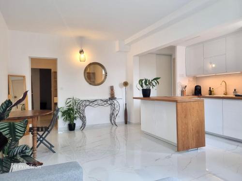La Madrague Apartment | Loft Les Cigales, refait à neuf à 5min de la mer avec parking - By AURAconciergerie