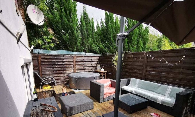 Montreuil Apartment | Loft Paris Beach + exterior #Jacuzzi #Barbecue