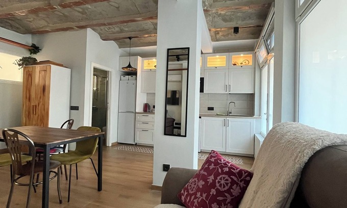 Imperial Apartment | Loft Studio on the Madrid Río promenade.
