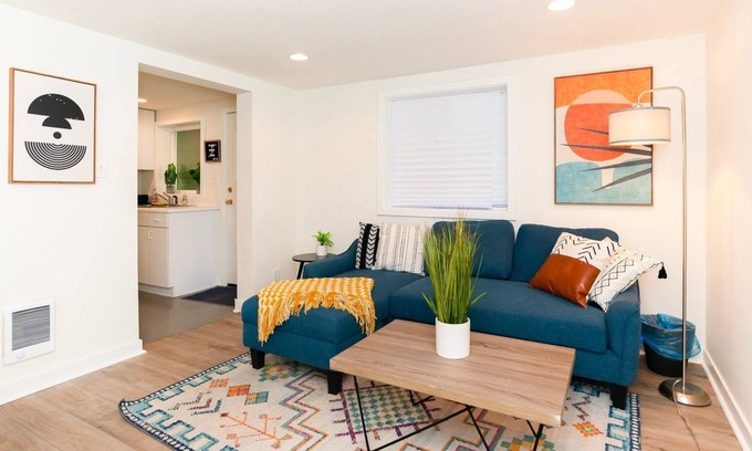 North Admiral Apartment | Loftium | Adorable 2 BR Guest Suite near Alki Beach!