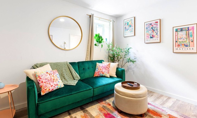 Richmond Apartment | Loftium | Charming 1 BR Guest Suite In Richmond!